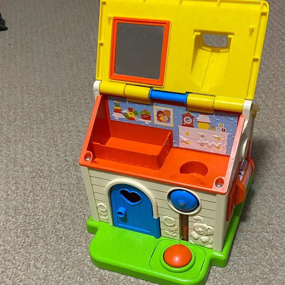 Vintage 1984 Fisher-Price Discovery Cottage